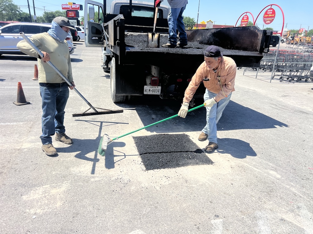 Early Warning Signs Your HOA Needs Asphalt Repair